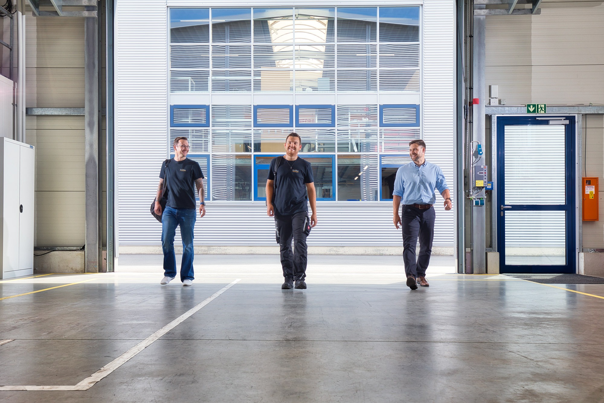 Schillerianer - 3 Mitarbeiter in unterschiedlicher Arbeitskleidung bei Schiller